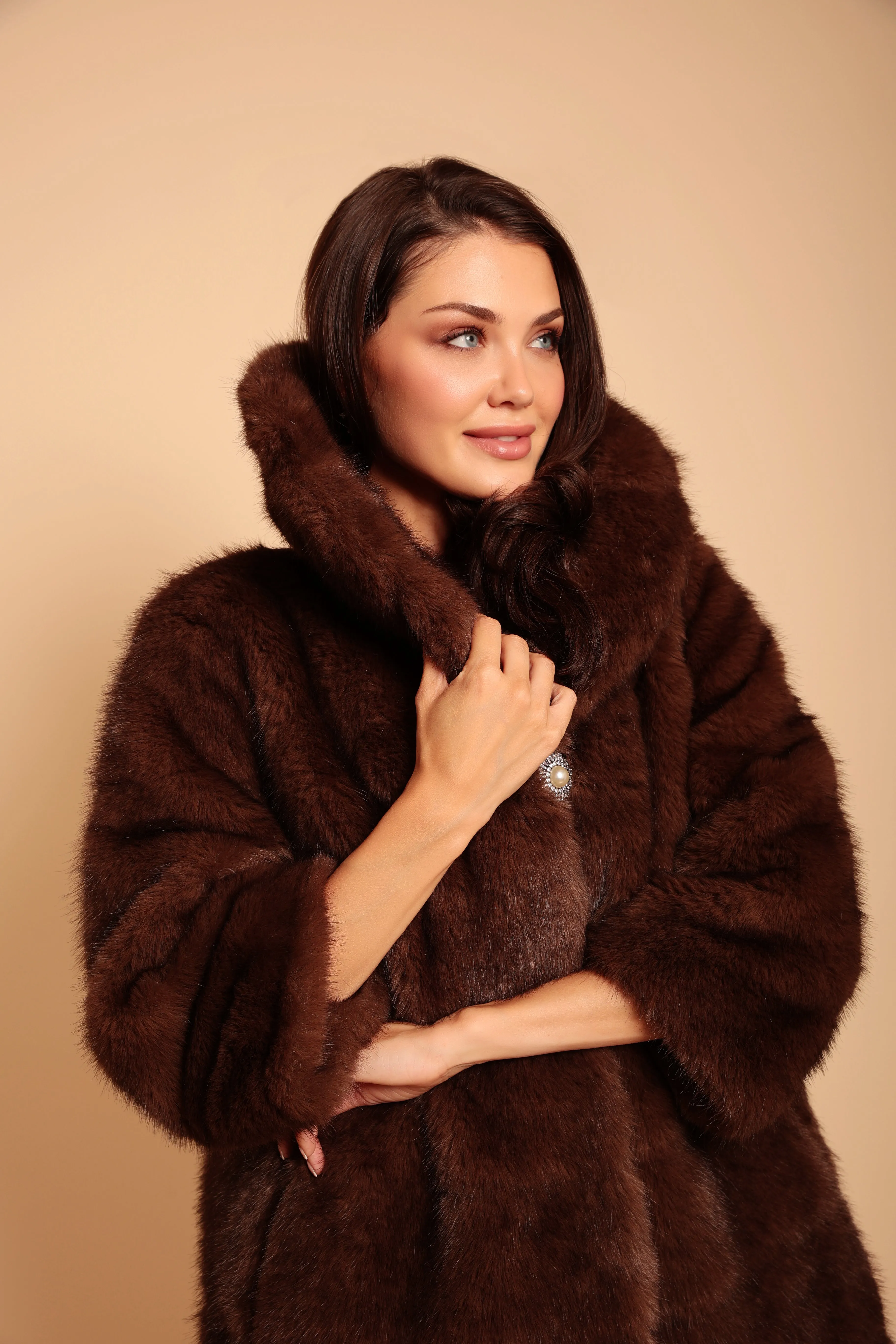 'Hollywood' Faux Fur Coat in Marrone