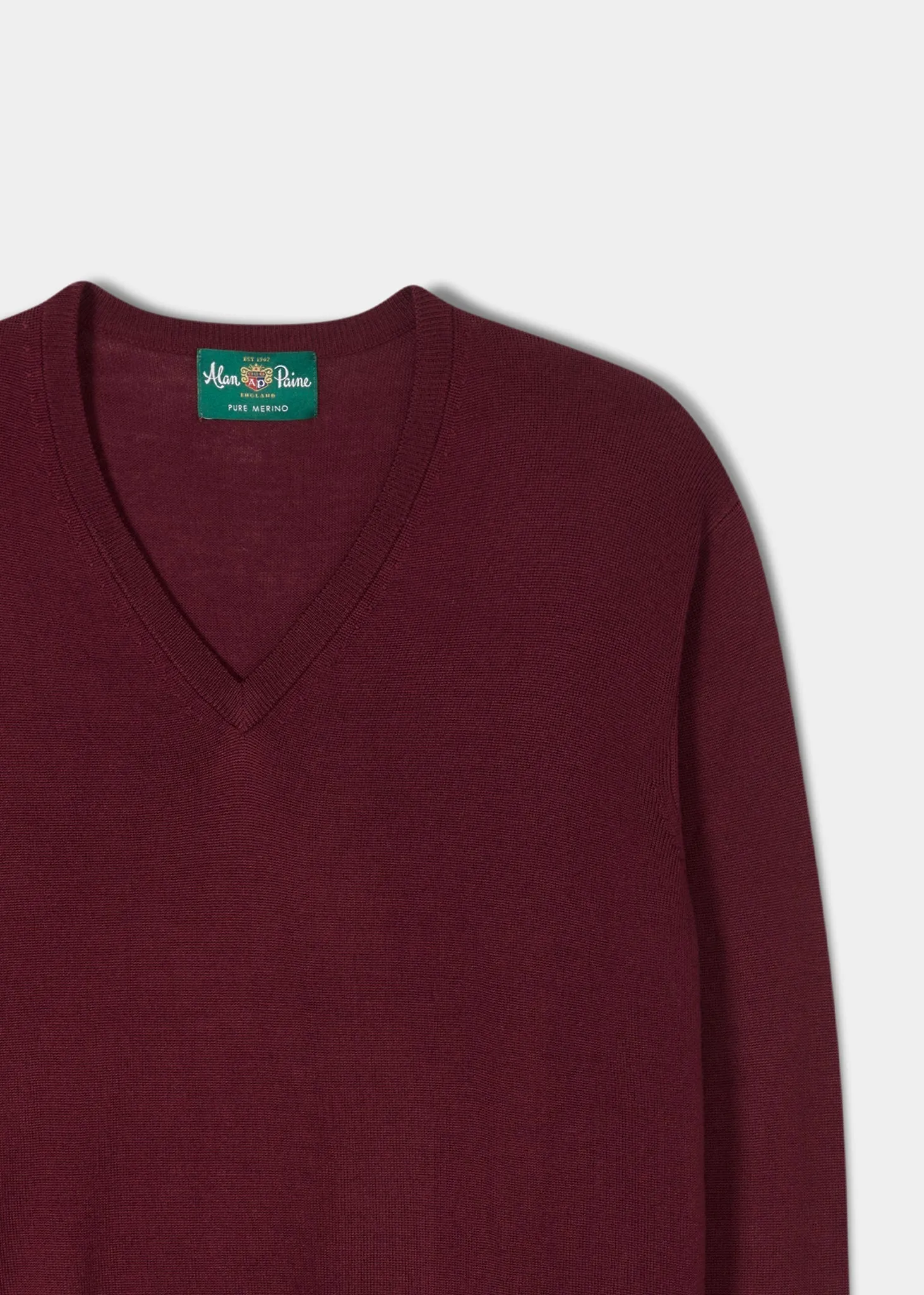 Millbreck Men's Merino Wool Jumper in Bordeaux - Regular Fit