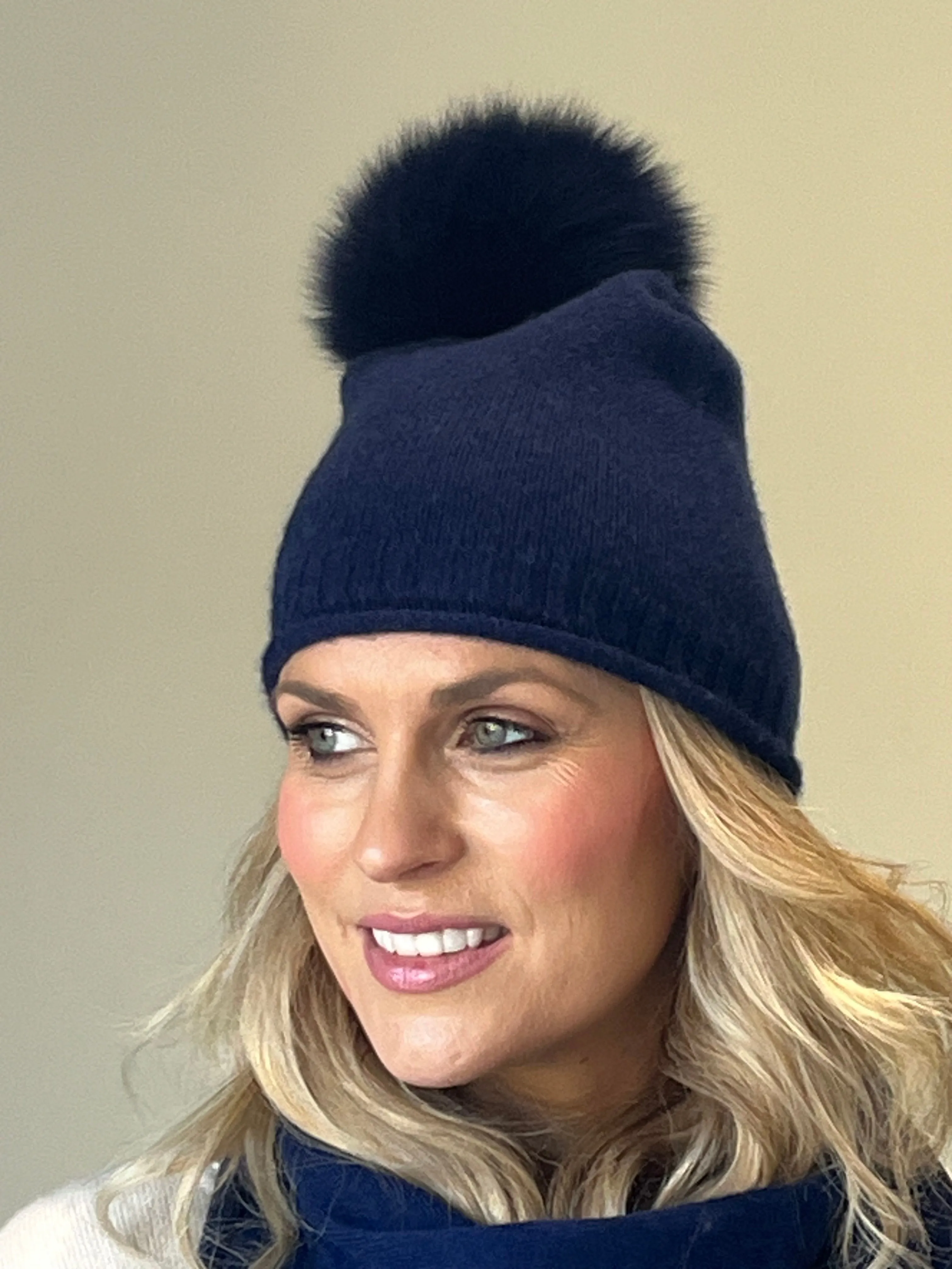 Navy cashmere plain knit beanie with fur pom