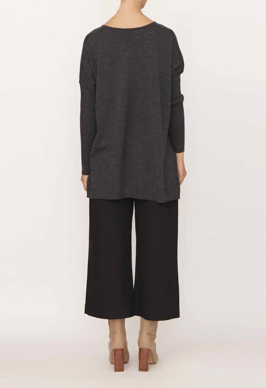 POL DIVINE V NECK KNIT IN CHARCOAL