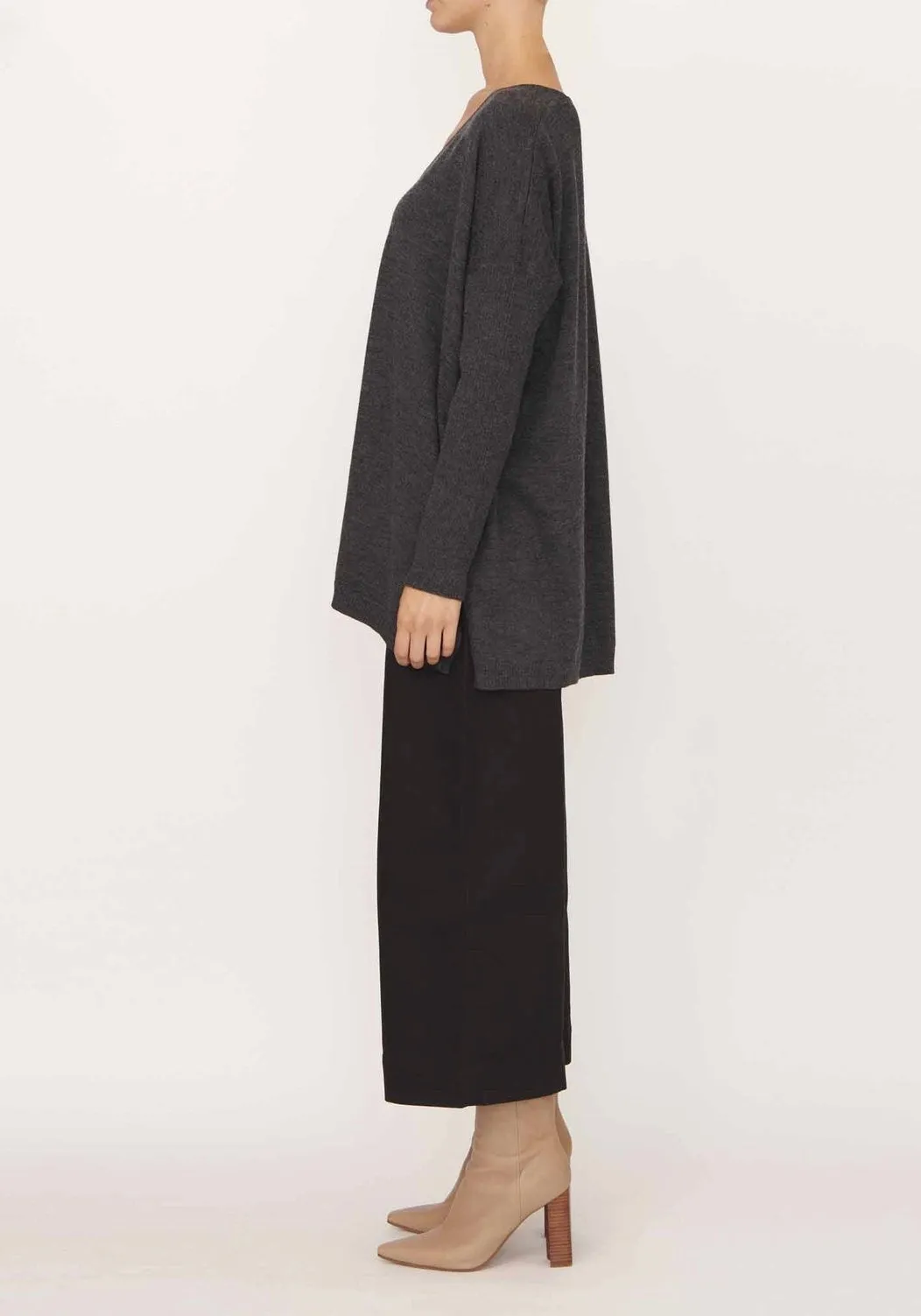 POL DIVINE V NECK KNIT IN CHARCOAL