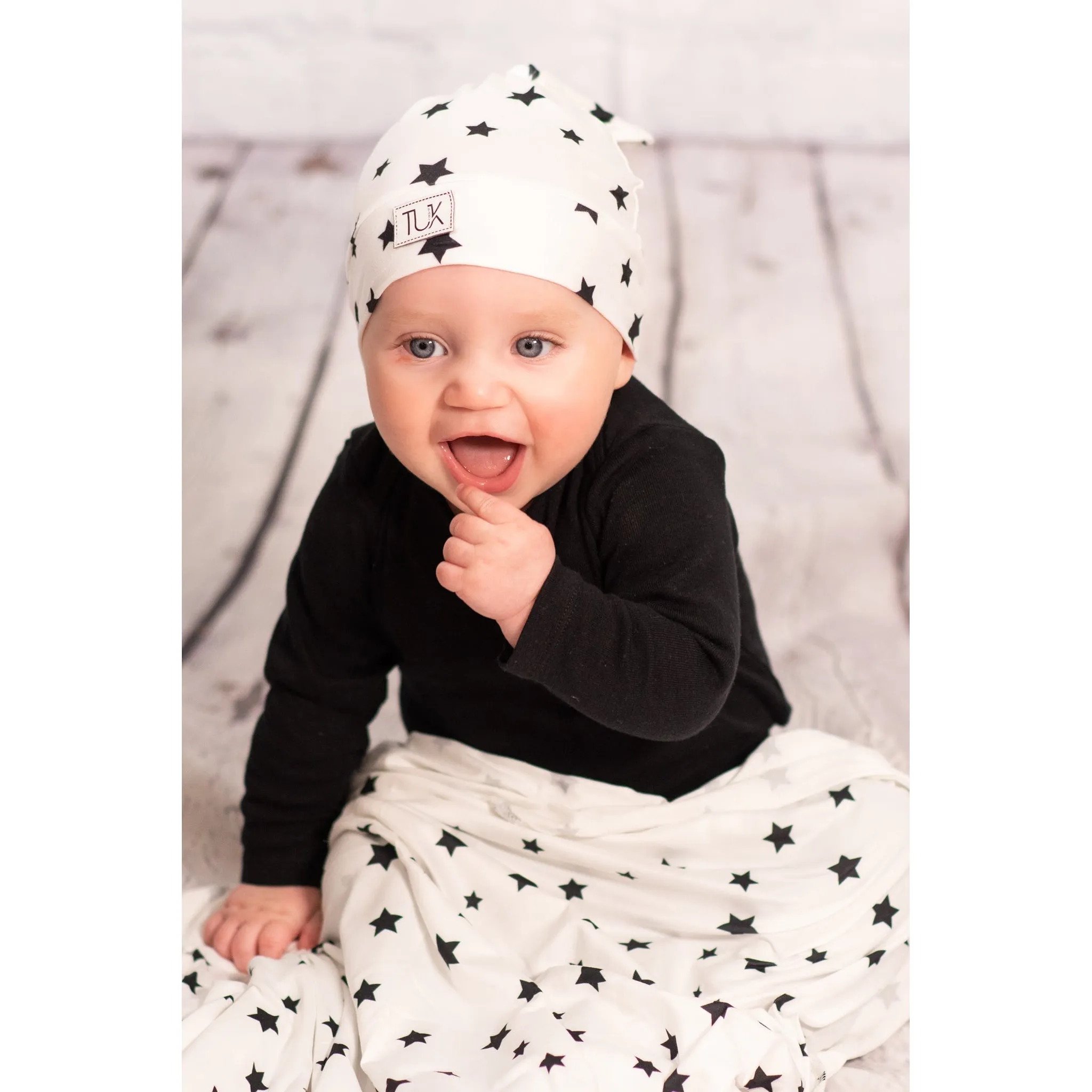 TUK Star Swaddle and Beanie Set 6-12 Months